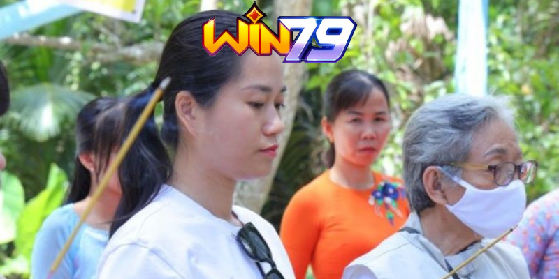 Lâm Vỹ Dạ - Hứa Minh Đạt làm từ thiện tại cổng game W79